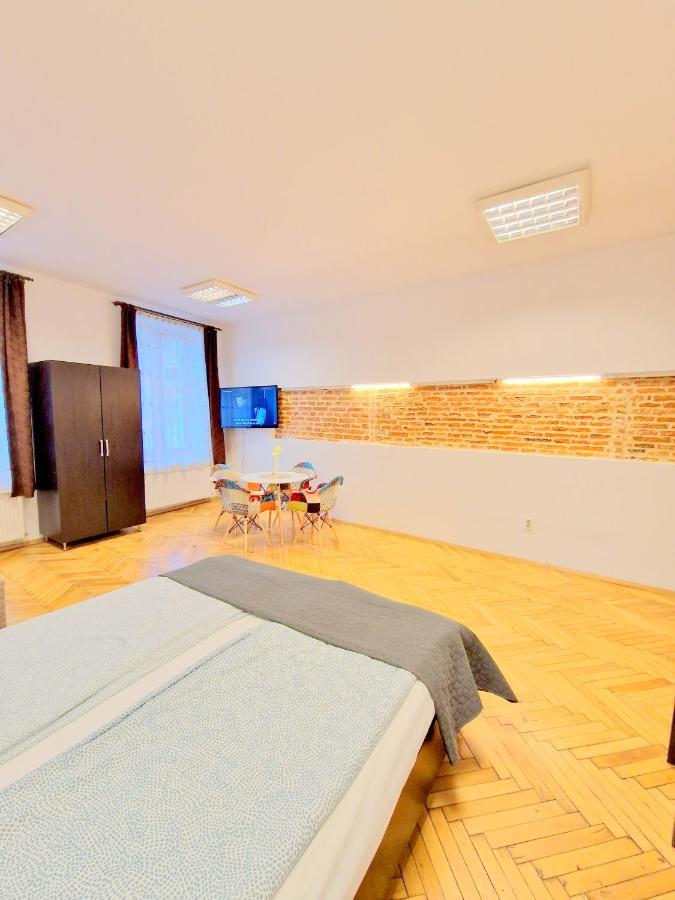 Key Apartments In Main Square Braşov Eksteriør billede